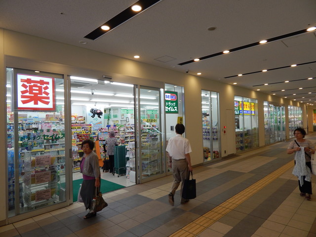 Dorakkusutoa. 500m to Seimusu (drugstore)