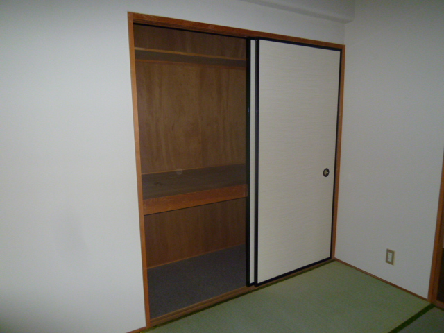 Receipt. It comes with a closet.