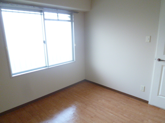 Other room space. Western-style 4.5 Pledge