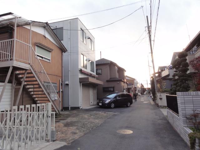 Local photos, including front road. Local (12 May 2013) Shooting