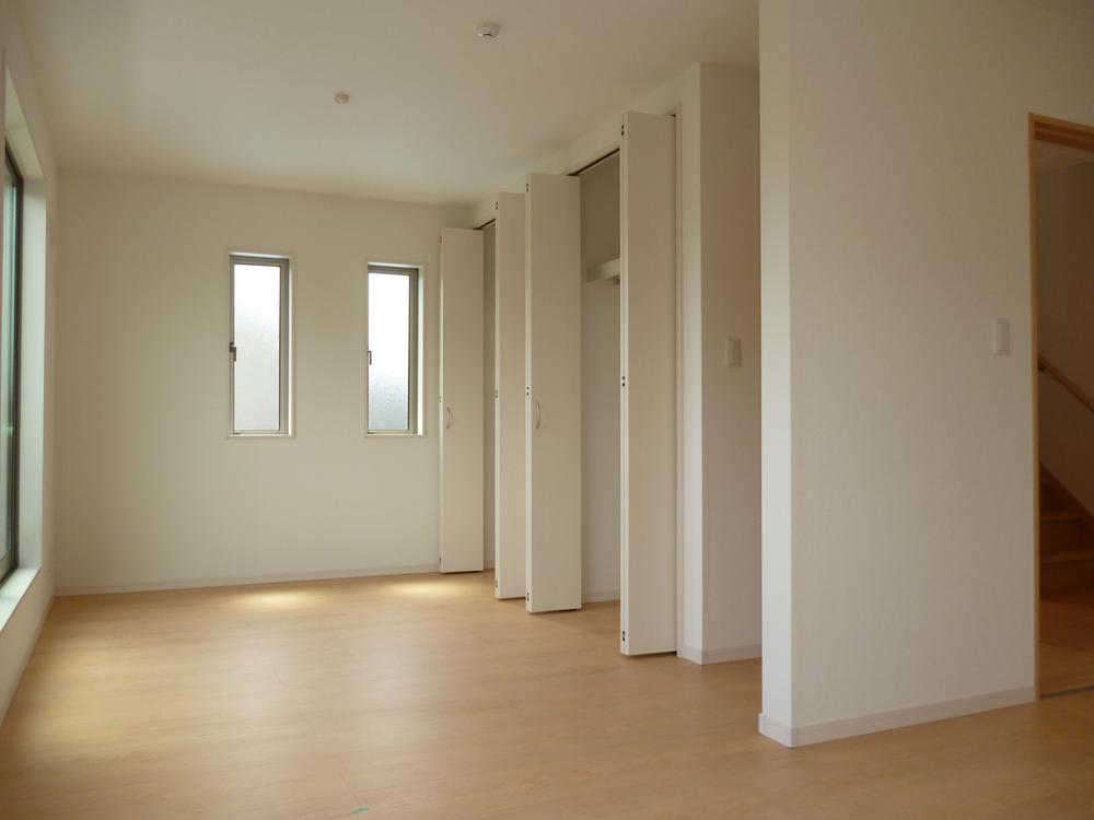 Non-living room. Same specification interior image