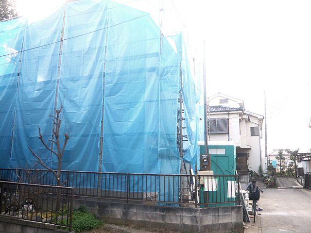 Local photos, including front road. 12 / 16 shooting A quiet residential area