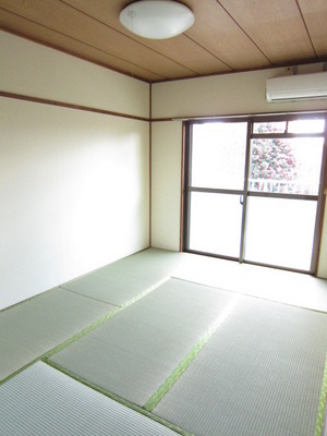 Living and room. It is perfect for Japanese-style room in the bedroom! 