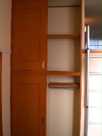 Receipt. Of depth and height is a storage space of large capacity.