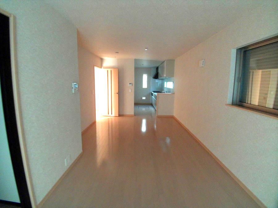 Living. Was building completed. Such as the actual image from per yang, We have to wait all the time so you can see directly. 