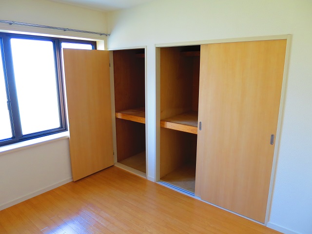 Receipt. Storage lot