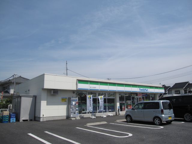 Convenience store. FamilyMart Ageo Nakazuma Chome store up (convenience store) 398m
