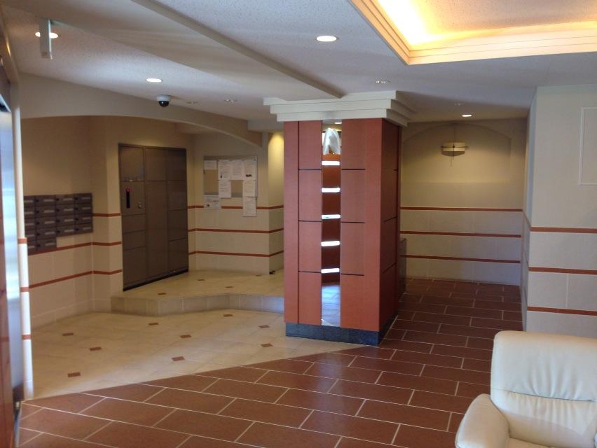 Entrance. Common areas