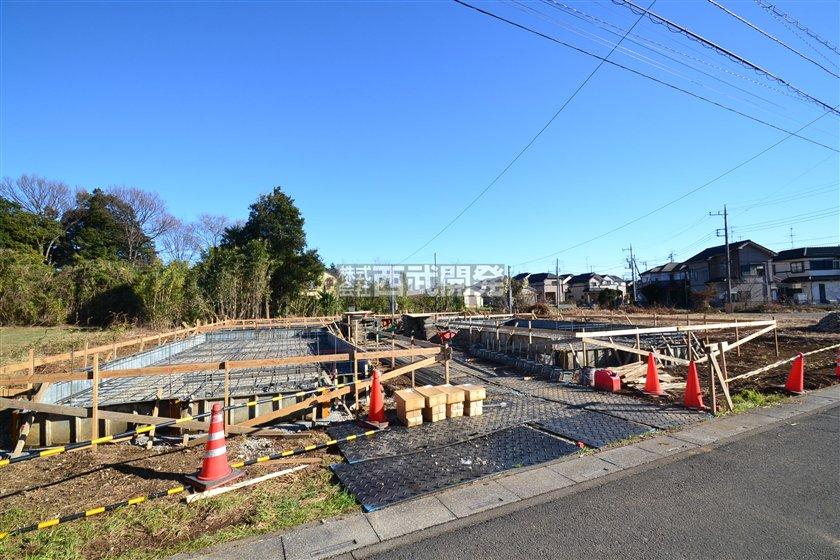 Local photos, including front road. Local (12 May 2013) Shooting