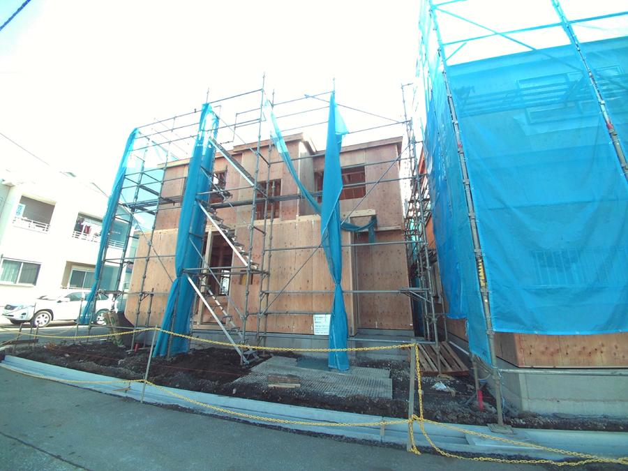 Local photos, including front road. We offer the same use the finished model house of this property. Please feel free to contact us.