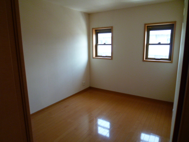 Other room space. Other image