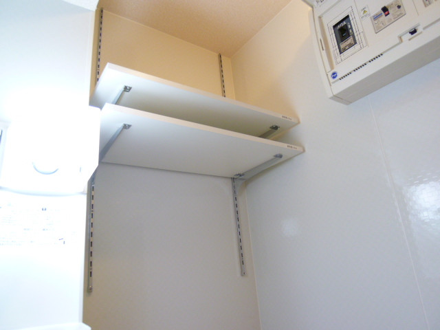 Receipt. Very convenient Tsuite shelves even in a place like this! !