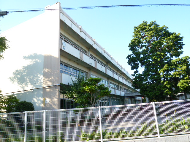 Primary school. 576m to Ageo Municipal Ageo elementary school (elementary school)