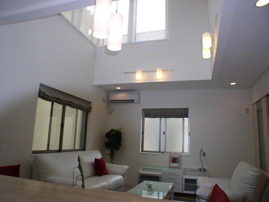 Same specifications photos (Other introspection). Overlooking the living room from the kitchen. 