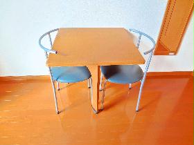 Living and room. Foldable table ・ It is with a chair.