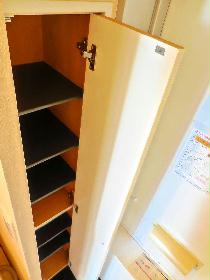 Entrance. Shoebox will be changing the step freely.