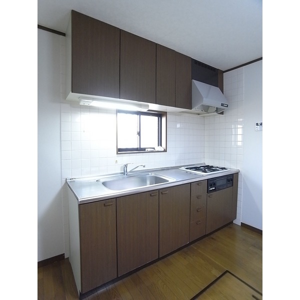 Kitchen. 3-burner stove