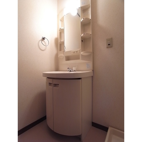 Washroom. Independent wash basin