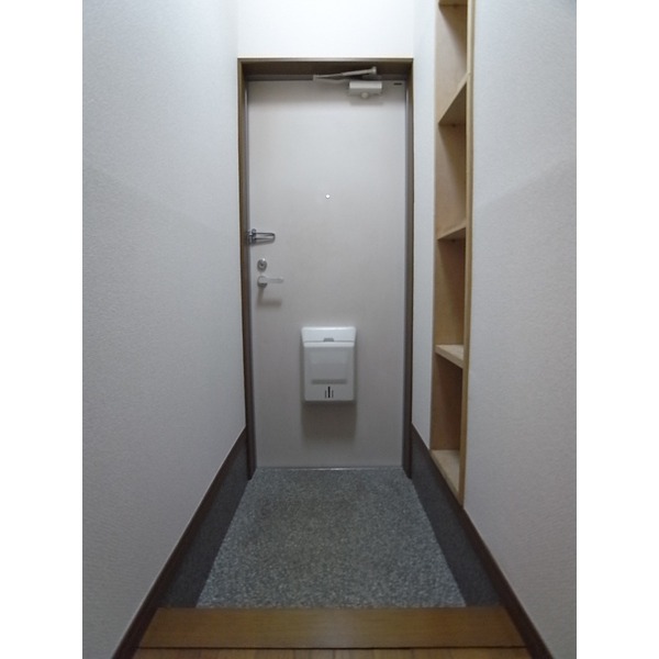 Entrance. There cupboard