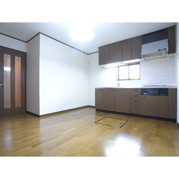 Living and room. Dining about 8.5 Pledge