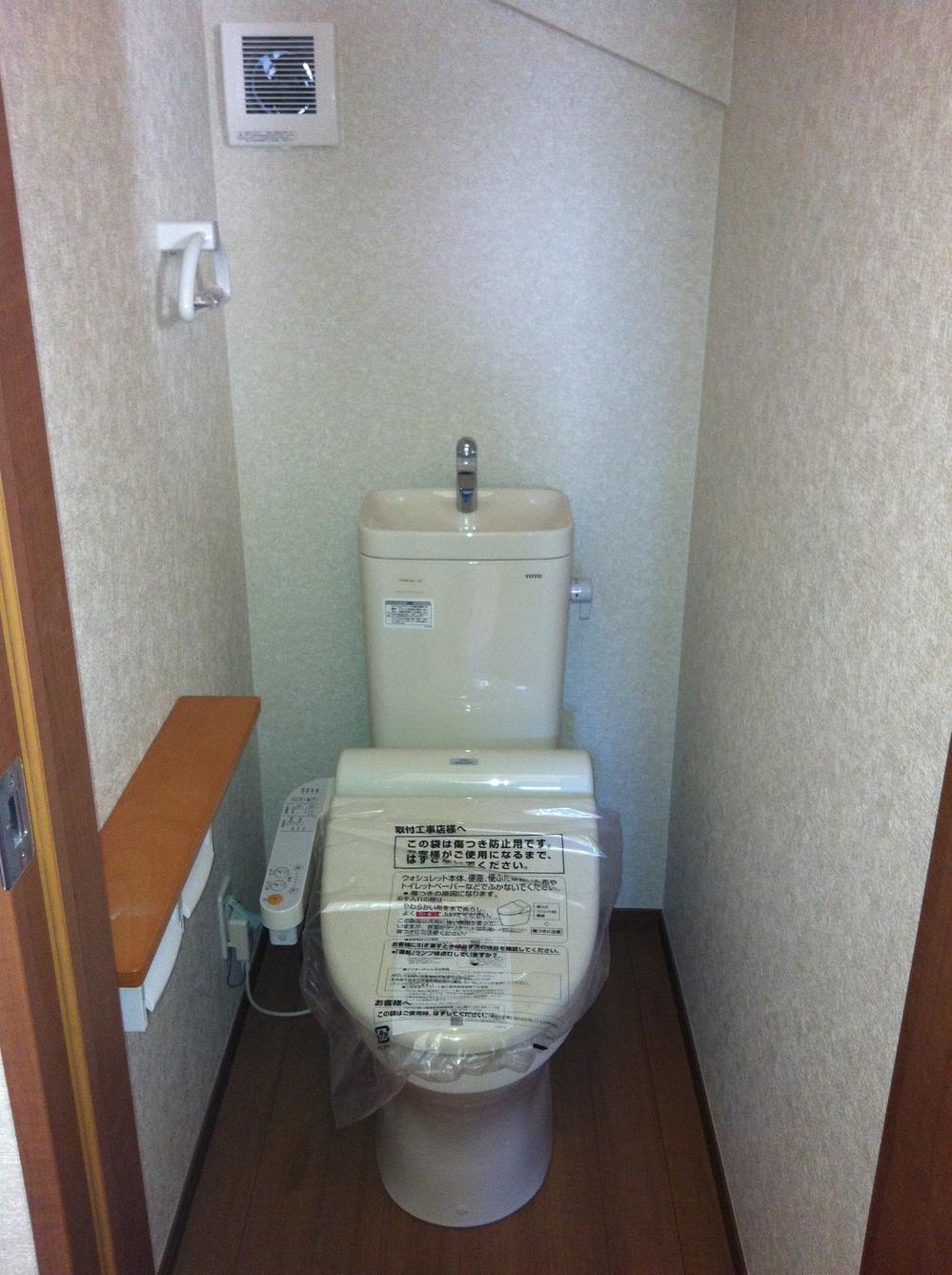 Toilet. Indoor (11 May 2013) Shooting