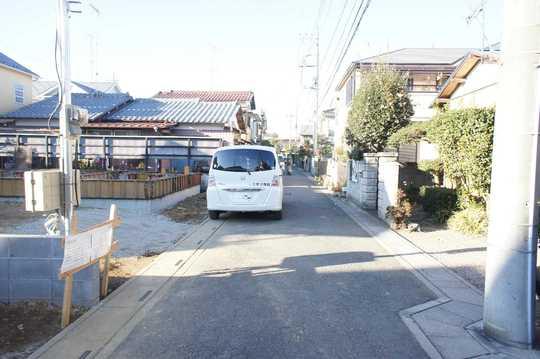 Local photos, including front road. Frontal road