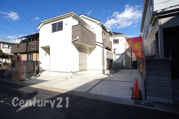 Local photos, including front road. Local (12 May 2013) Shooting