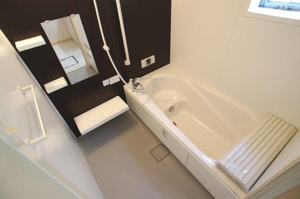 Bathroom. Indoor (12 May 2013) Shooting Building 2