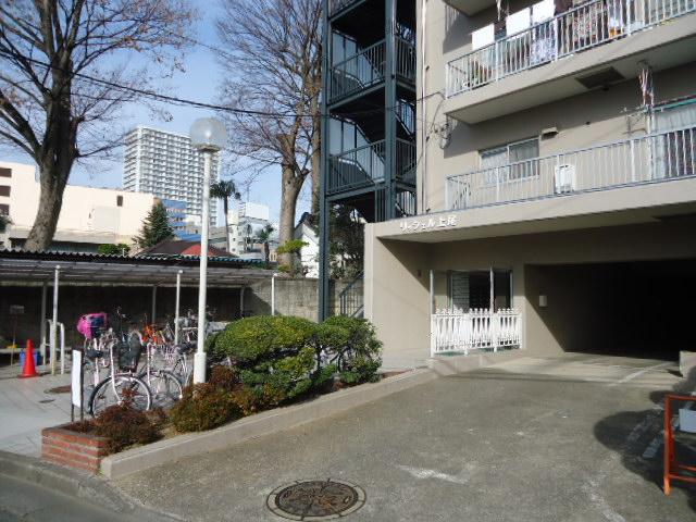 Entrance. Common areas