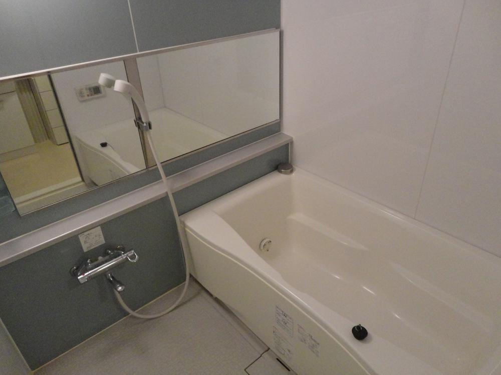 Bathroom. Unit bus also still shiny!