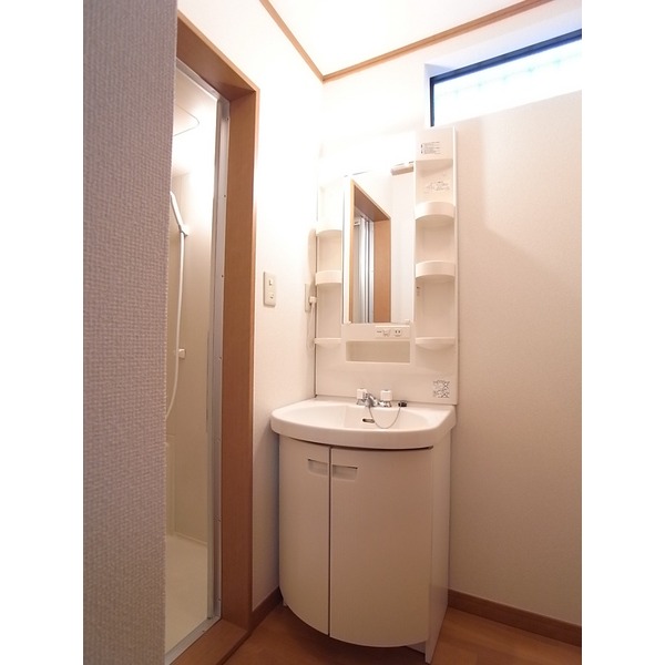 Washroom. Independent wash basin