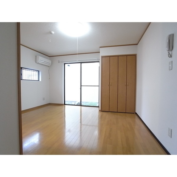 Living and room. Western-style about 8 pledge