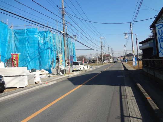 Local photos, including front road. Frontal road