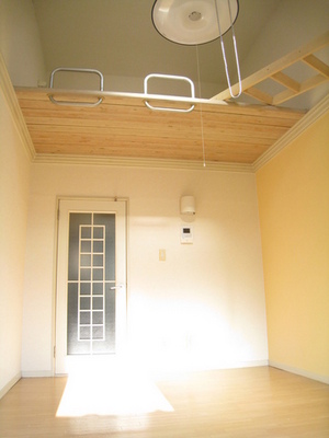 Living and room. Lofted rooms!