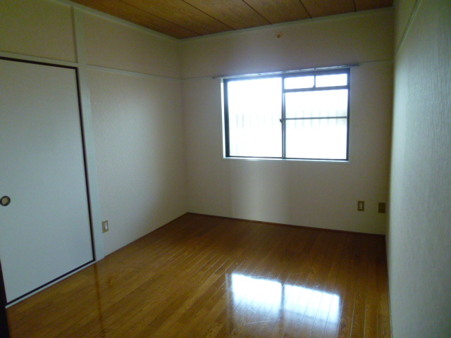 Other room space. North Western-style