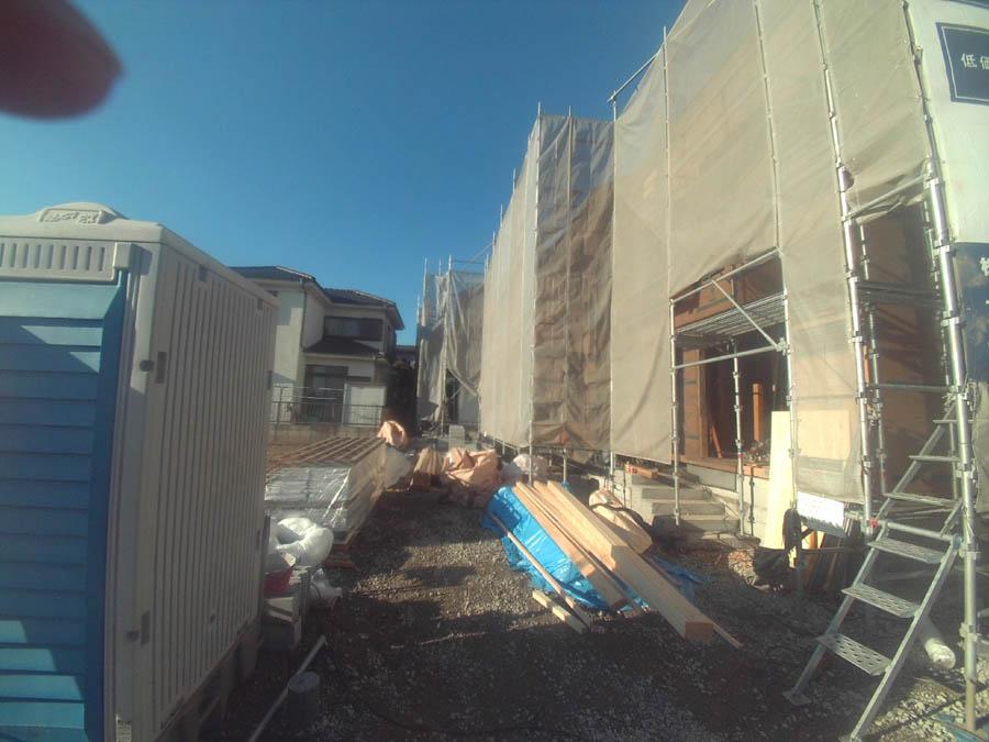 Local photos, including front road. We offer the same use the finished model house of this property. Please feel free to contact us.