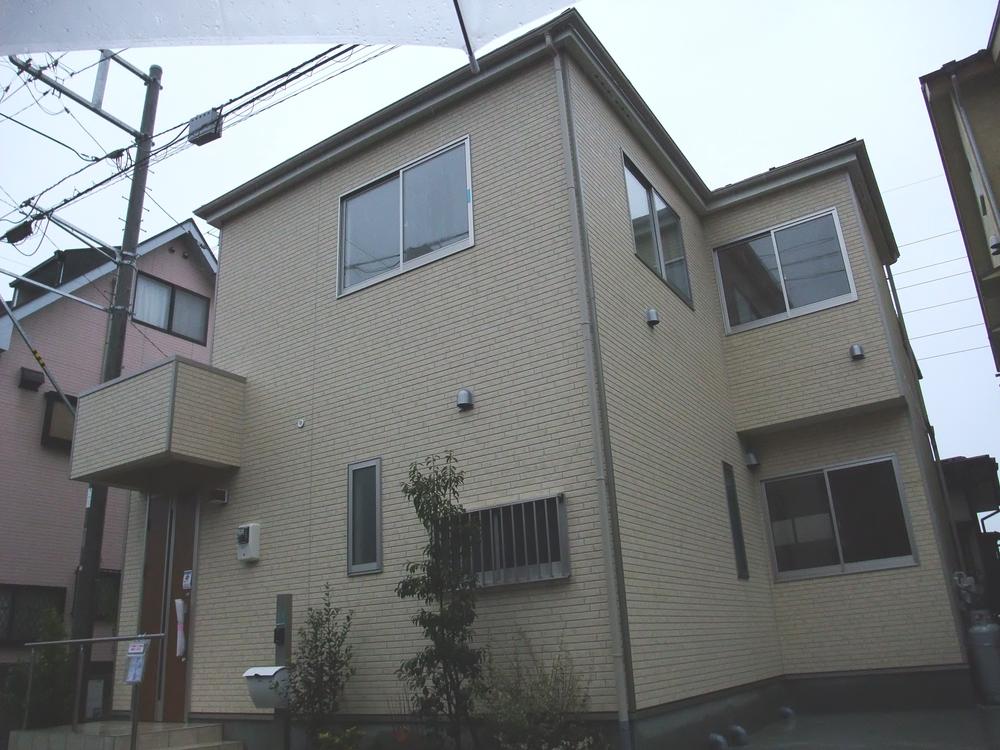 Local appearance photo. Local (12 May 2013) Shooting