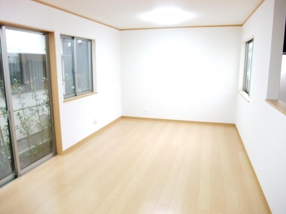 Living. Local (12 May 2013) Shooting