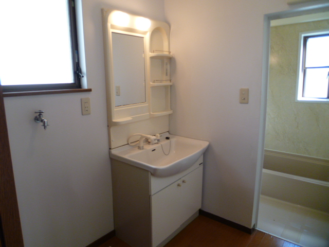 Washroom. Other image