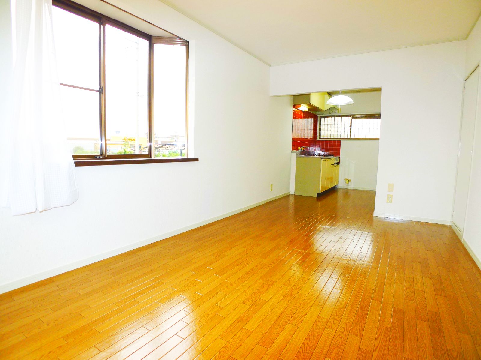 Living and room. LDK10 Pledge