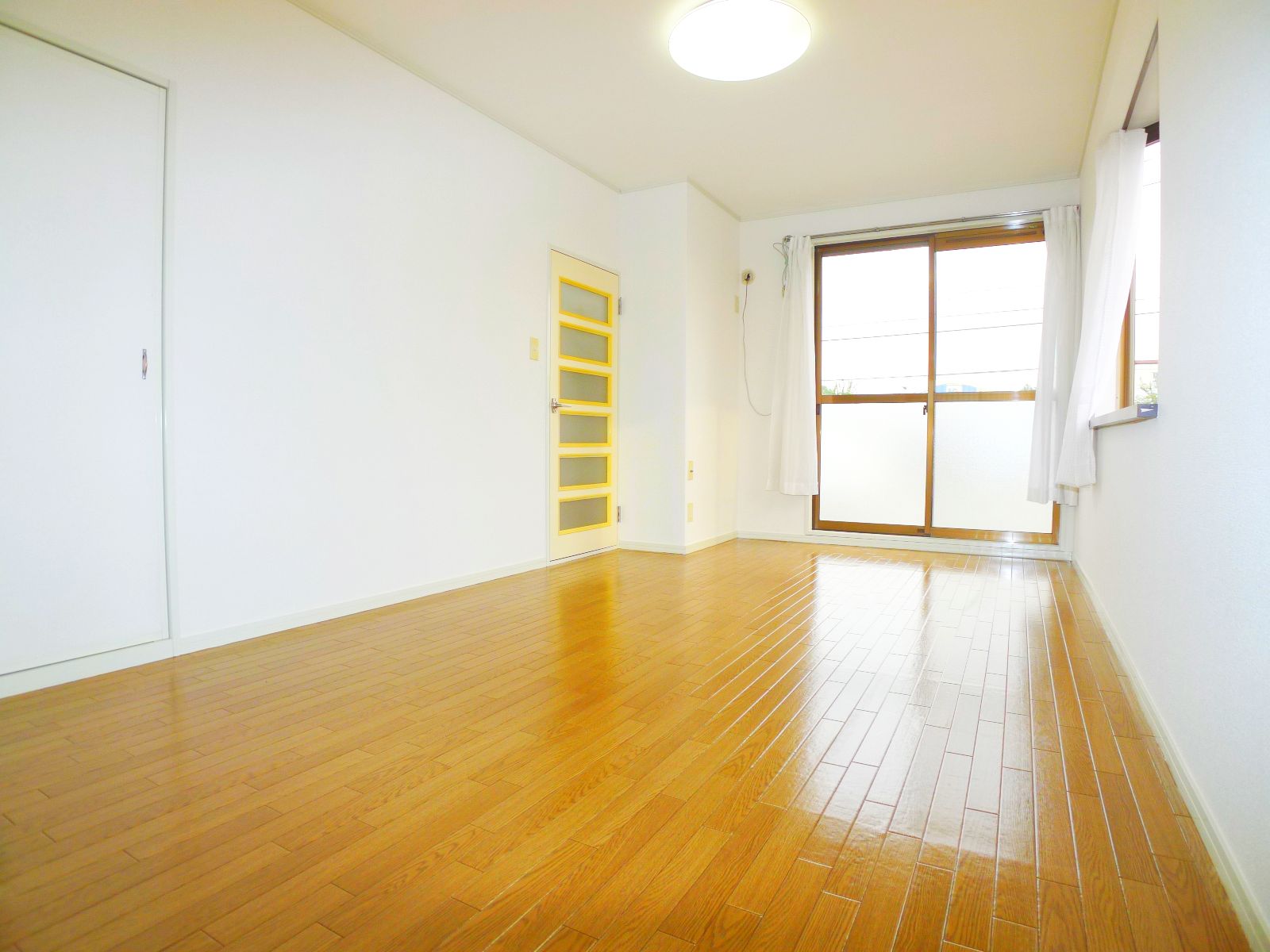 Living and room. LDK10 Pledge