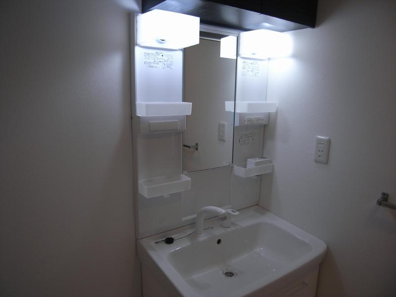 Wash basin, toilet