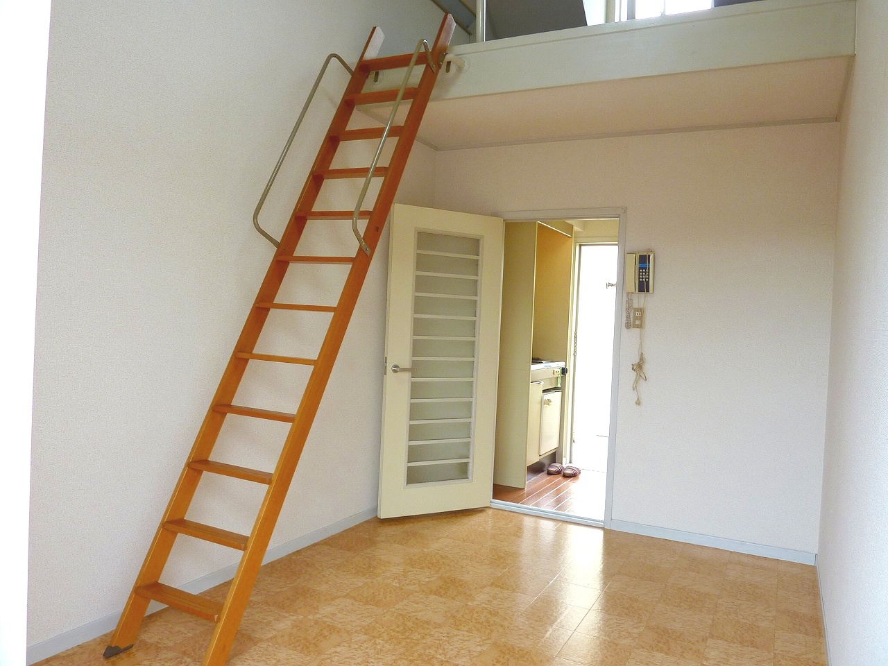 Living and room. Per day is a good Western-style