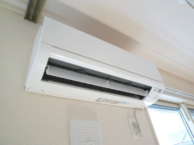 Other Equipment. Summer is also comfortable winter in the air-conditioned!