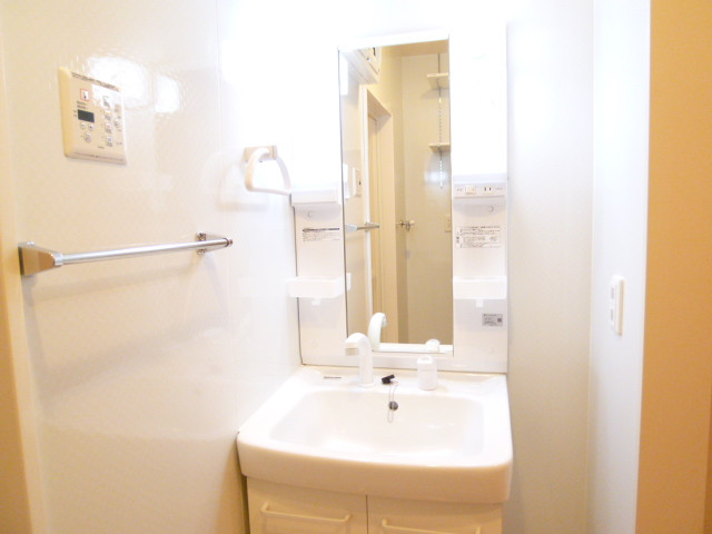 Washroom. Morning of Shappu at Vanity is also Rakuchin!