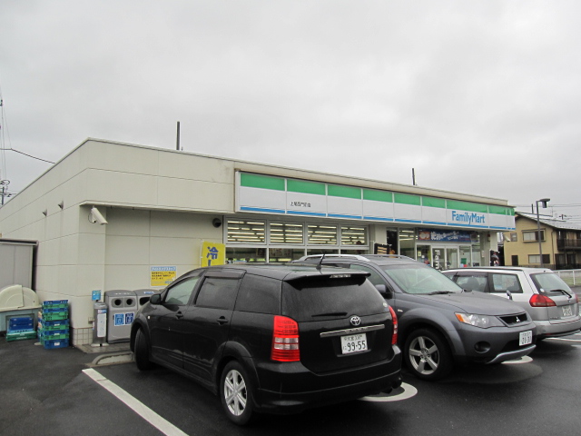 Convenience store. Family Mart (convenience store) to 200m