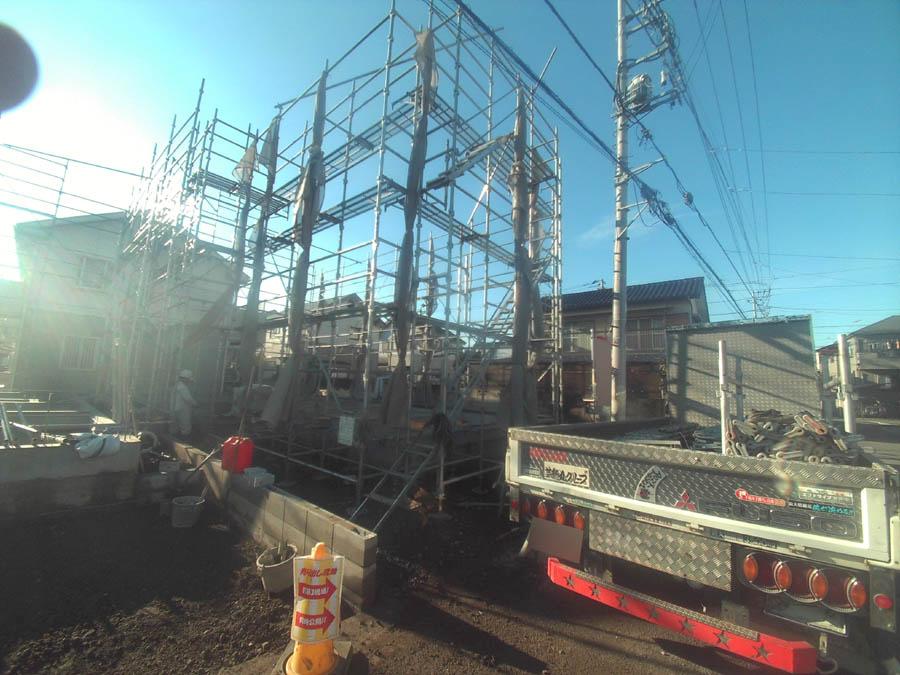 Local photos, including front road. We offer the same use the finished model house of this property. Please feel free to contact us. 