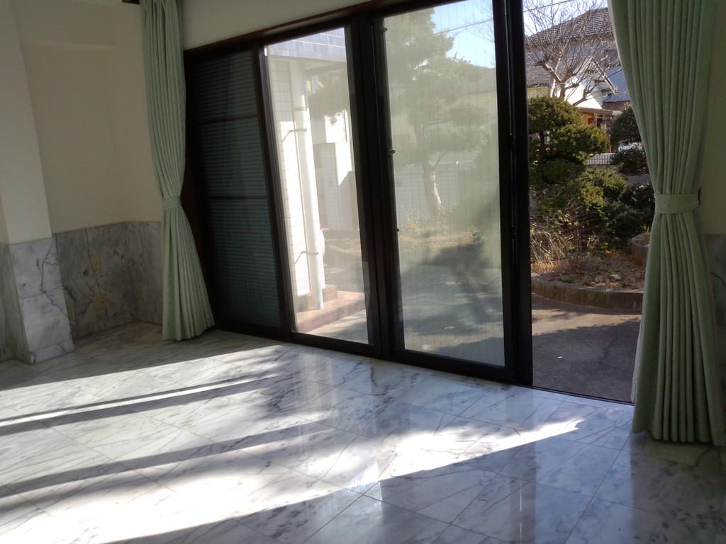 Other room space. 1 Kainiwa overlooking the Western-style