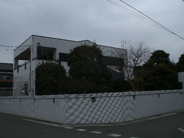 Building appearance. Is there park in front across the road.