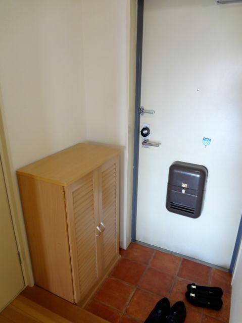 Entrance. Spacious entrance ~ ! !